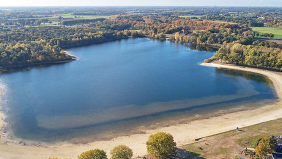 Bij Strand Tien Geffense Plas suppen wandelingen natuur water